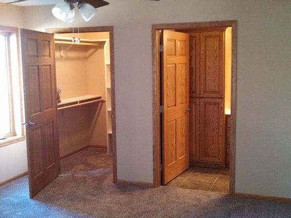 walk in closet, master bath