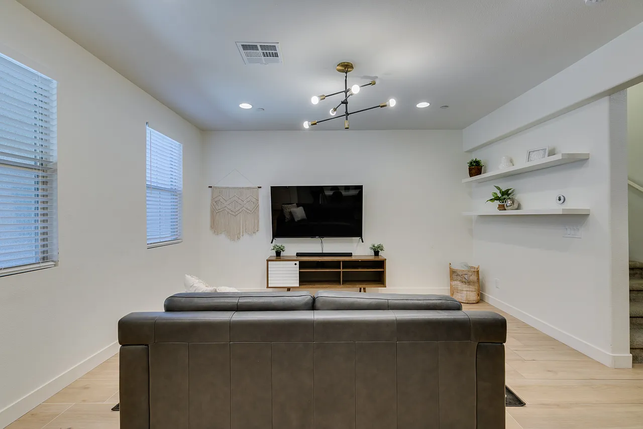 3 bed, 2.5 bath, 1435 sqft, $2,500 — Photo 2
