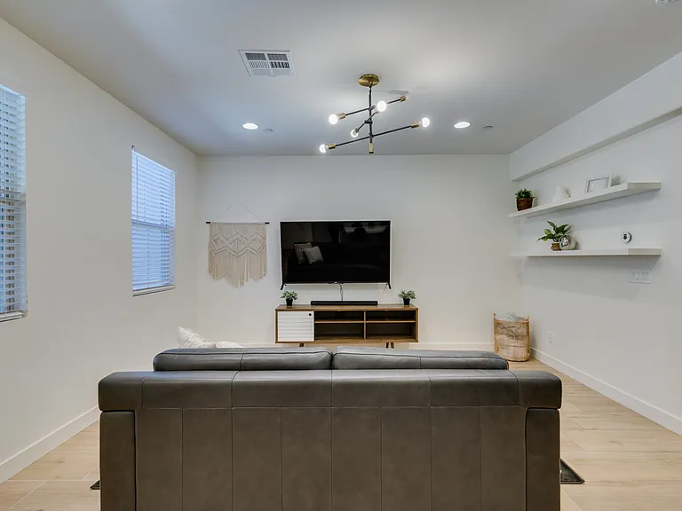 77 Alamere Falls Dr — Photo 2