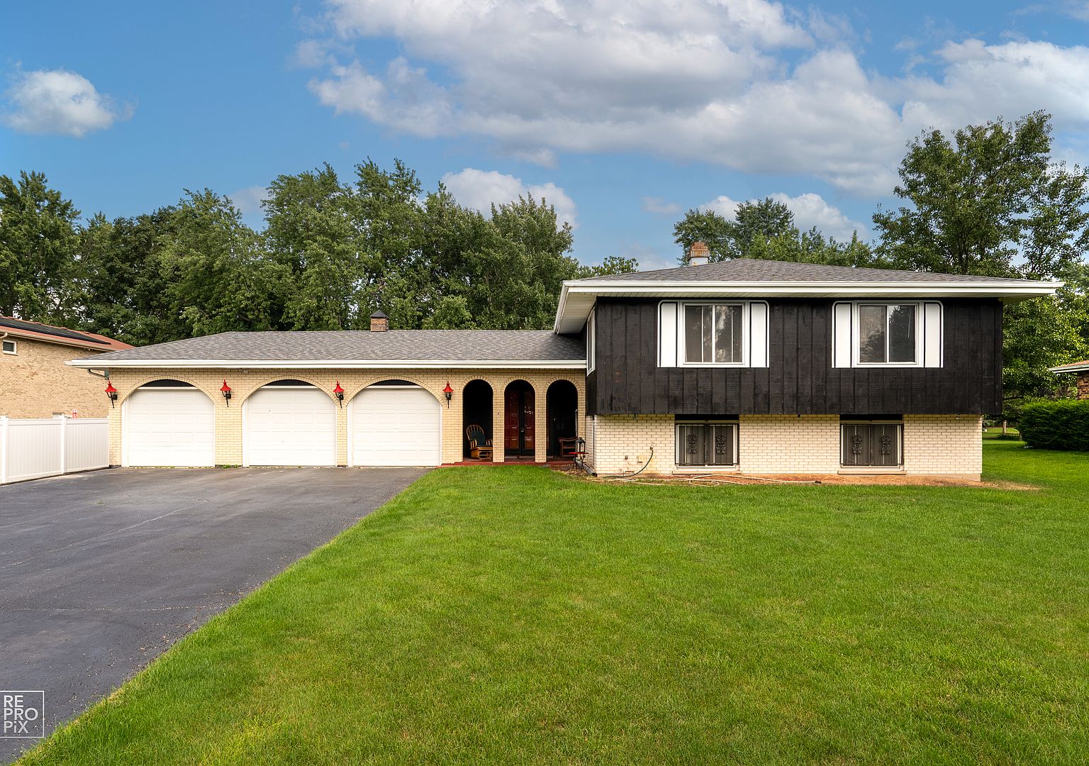 7S261 S River Rd, Naperville, IL 60540 | Zillow