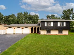 7S261 S River Rd, Naperville, IL 60540