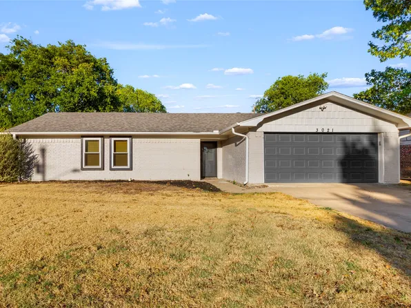 3021 Oakridge Dr, Corsicana, TX 75110