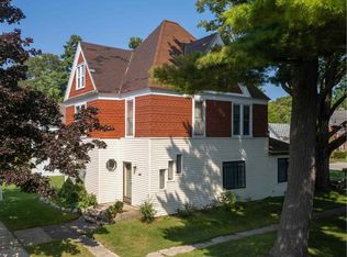 212 Nichols St, Charlevoix, MI 49720
