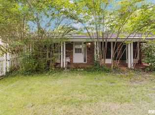 1602 W Freeman St, Carbondale, IL 62901