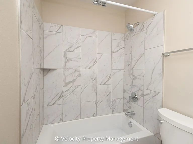 1530 NW Hickory Pl — Photo 14