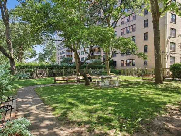 10 Huron Avenue image 34 of 37