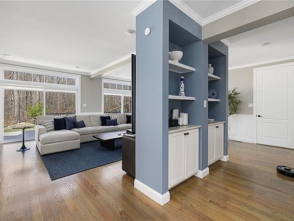 5th image of 161 Stony Ln