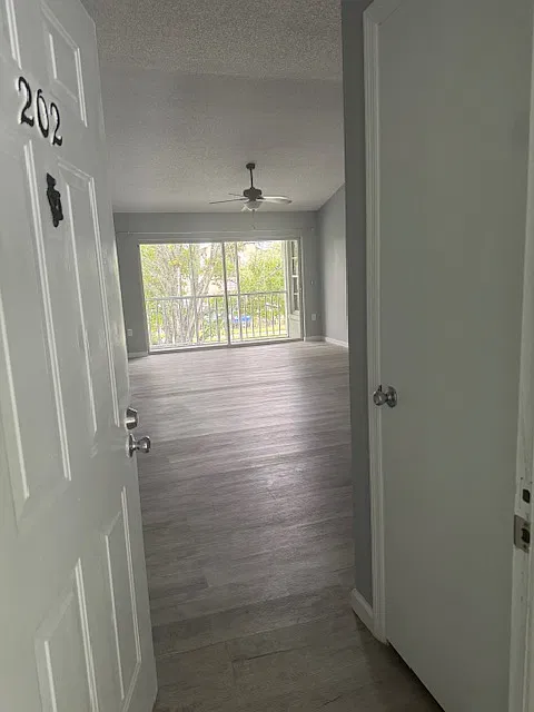 3 bed, 1190 sqft, $2,475 — Photo 3