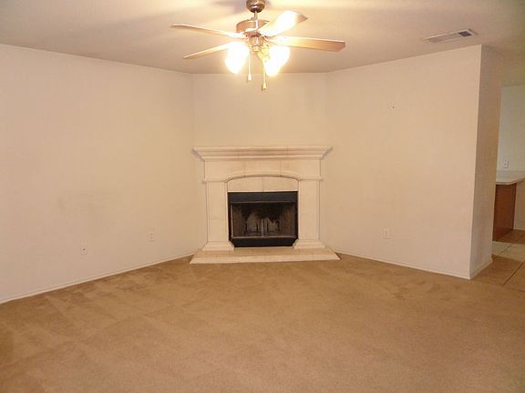 4th image of 752 Bur Oak Dr