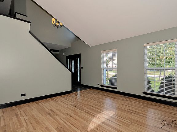4th image of 195 Heritage Trl