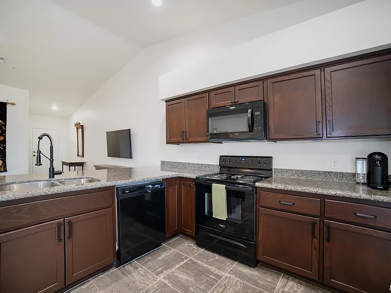 3839 S Desert Sky Dr — Photo 5