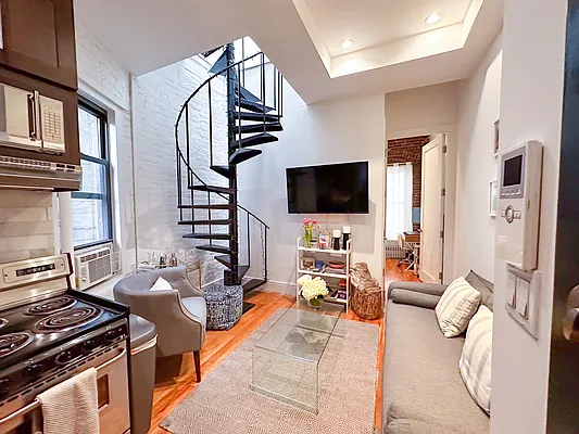 Rented by Voro, LLC | media 3