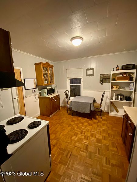 3rd image of 186 Chapman Drive