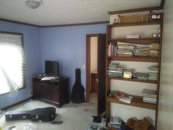 3rd bedroom with bookshelf