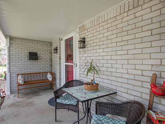 5th image of 3092 Lexington Dr