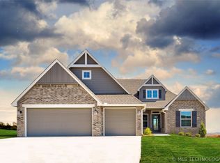 18965 E Orchard Cir, Catoosa, OK 74015