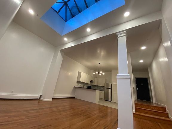 4th image of 109 E 29th St APT 2R
