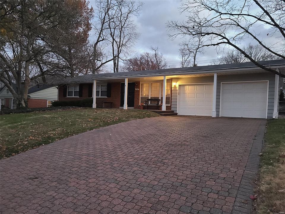 1st image of 32 Glenhaven Dr