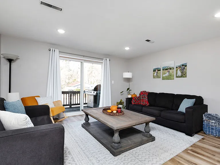700 Sunset Ave #3 — Photo 3