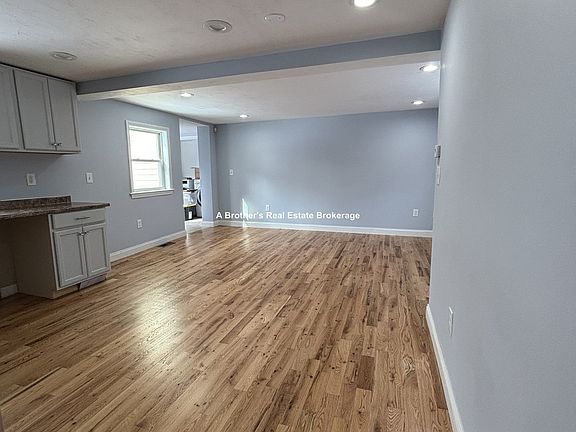 2nd image of 15 Buckingham St #A