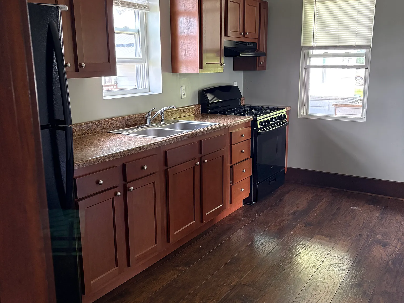 2 bed, $1,100 — Photo 4