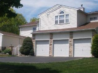 12 English Ivy Ln, Lake Grove, NY 11755