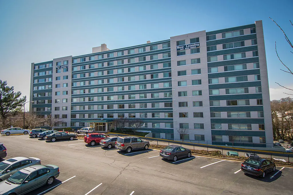 8600 Apartments — Photo 3