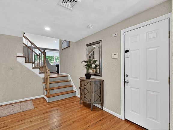 5th image of 28 Algonquin Ave