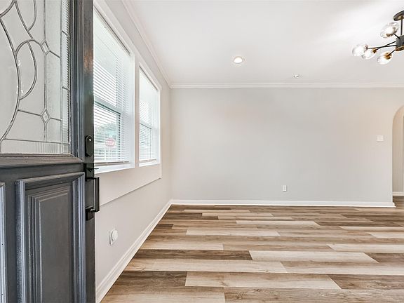 3rd image of 7 Gulf Ln