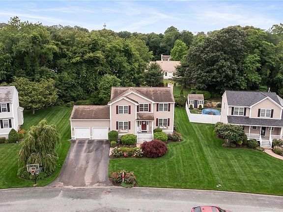 3rd image of 104 Birchwood Dr
