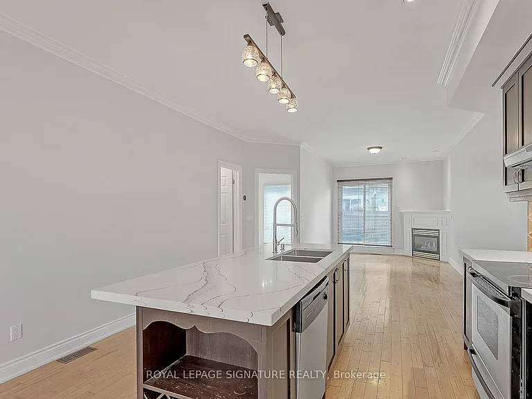 1019A College St — Photo 9