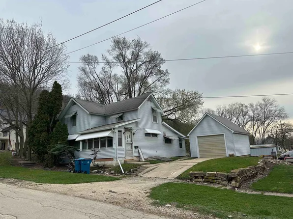 16 S Chauncy St, Savanna, IL 61074