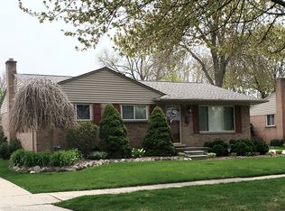 428 Rewold Dr, Rochester, MI 48307