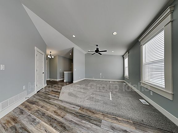 3rd image of 3992 E Inglewood Dr