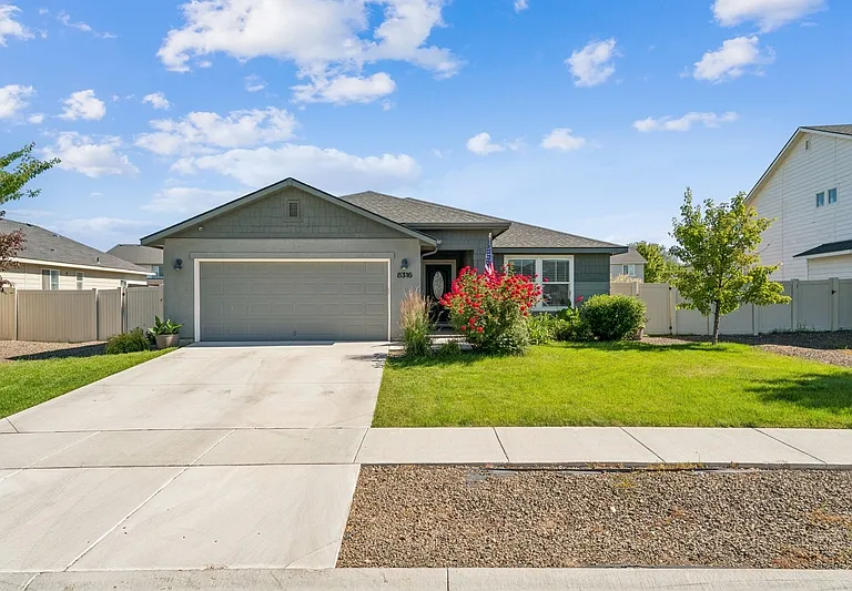 8316 E Conant St — Photo 1
