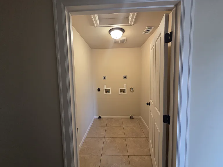 2400 N Ridgeview Ln #1 — Photo 8