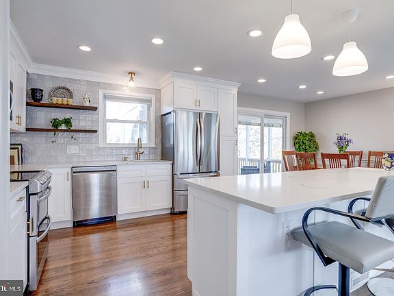 3rd image of 5624 Rowena Dr