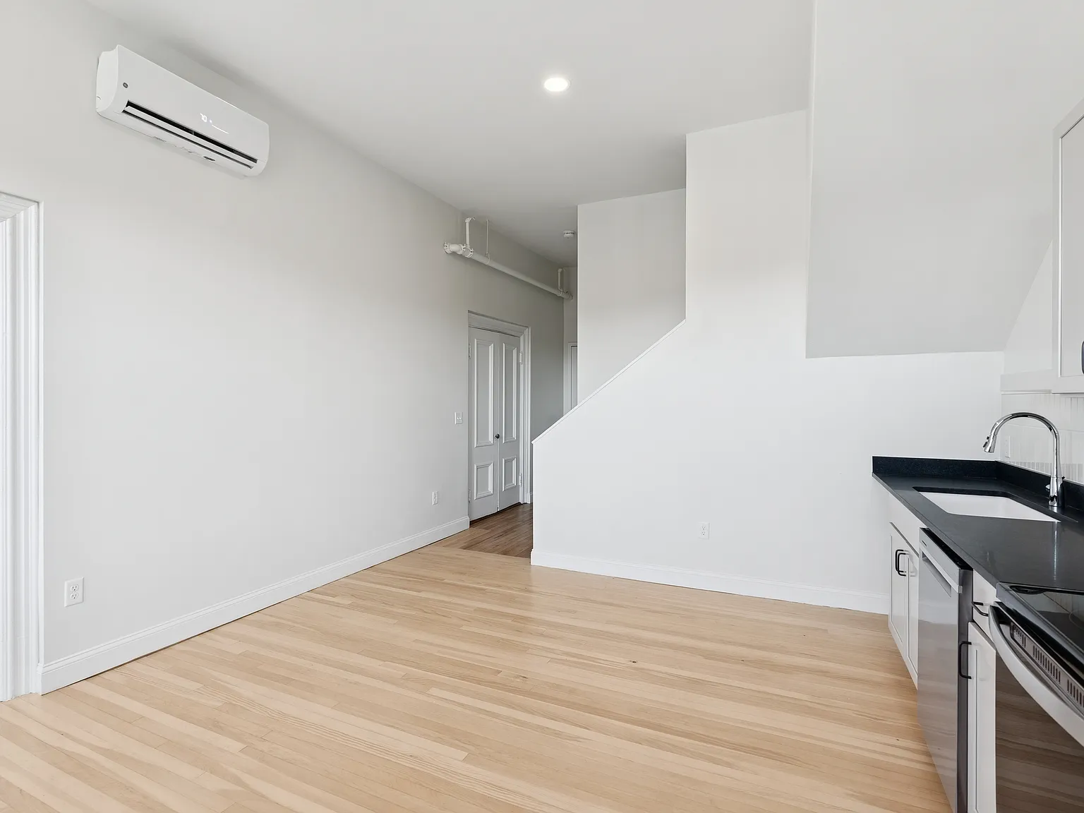 1 bed, $2,075 — Photo 2