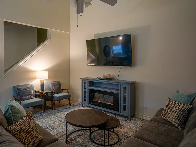 Chapel Hill Cir — Photo 2