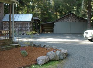 68951 Circle Loop, North Bend, OR 97459