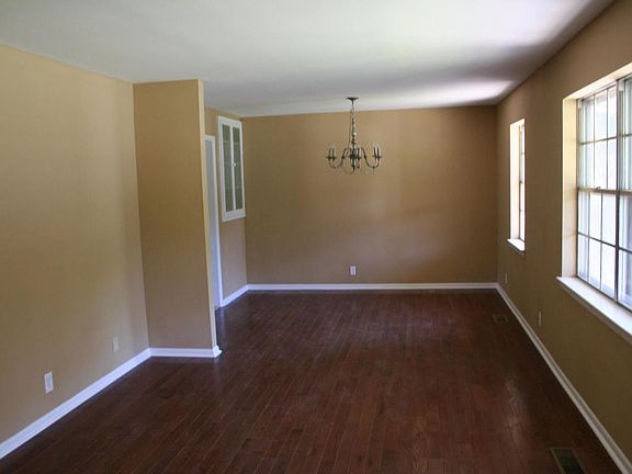3rd image of 158 Callan Dr