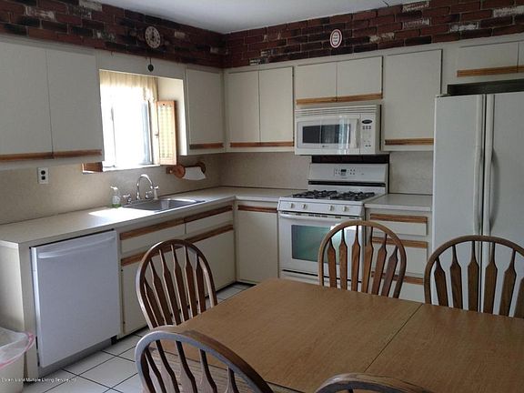 2nd image of 418 Barlow Ave