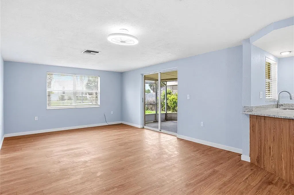 2 bed, 2.0 bath, 1024 sqft, $1,900 — Photo 4