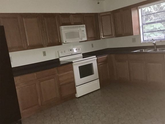 2nd image of 901 Washington Ave