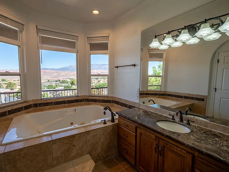2541 W Spilsbury Ct — Photo 29