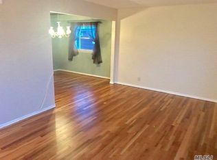 7206 243rd St, Little Neck, NY 11362