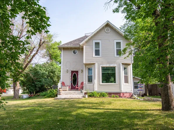 321 Maine St, Christine, ND 58015