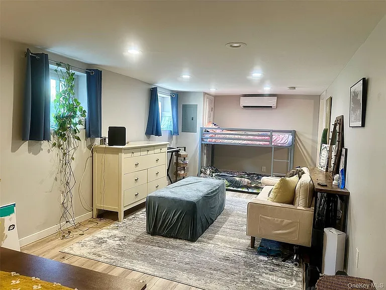 372 Verplanck Ave #1 — Photo 5