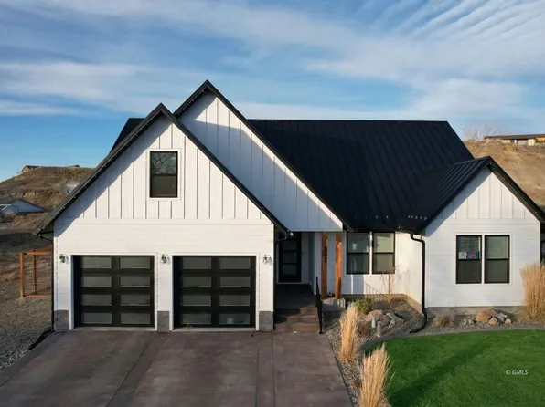 211 Georgetown Dr, Glendive, MT 59330