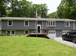 9356 James Woods Dr, Gloucester, VA 23061